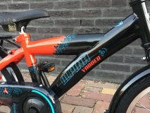 Alpina Yabber 16 inch Black/Traffic Red - Alpina_Yabber_J16_Black_Traffic_Red_03.jpg